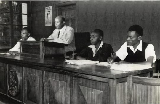 Prince NDAKOZE André, Roi MWAMBUTSA IV, Prince BUJENJEGERI Onésime, un Greffier